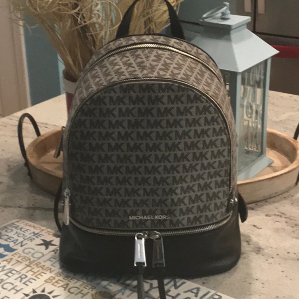 NWT ‼️RESERVED ‼️Michael Kors